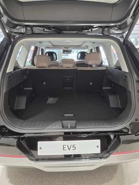 EV5 트렁크 적재 공간 사진